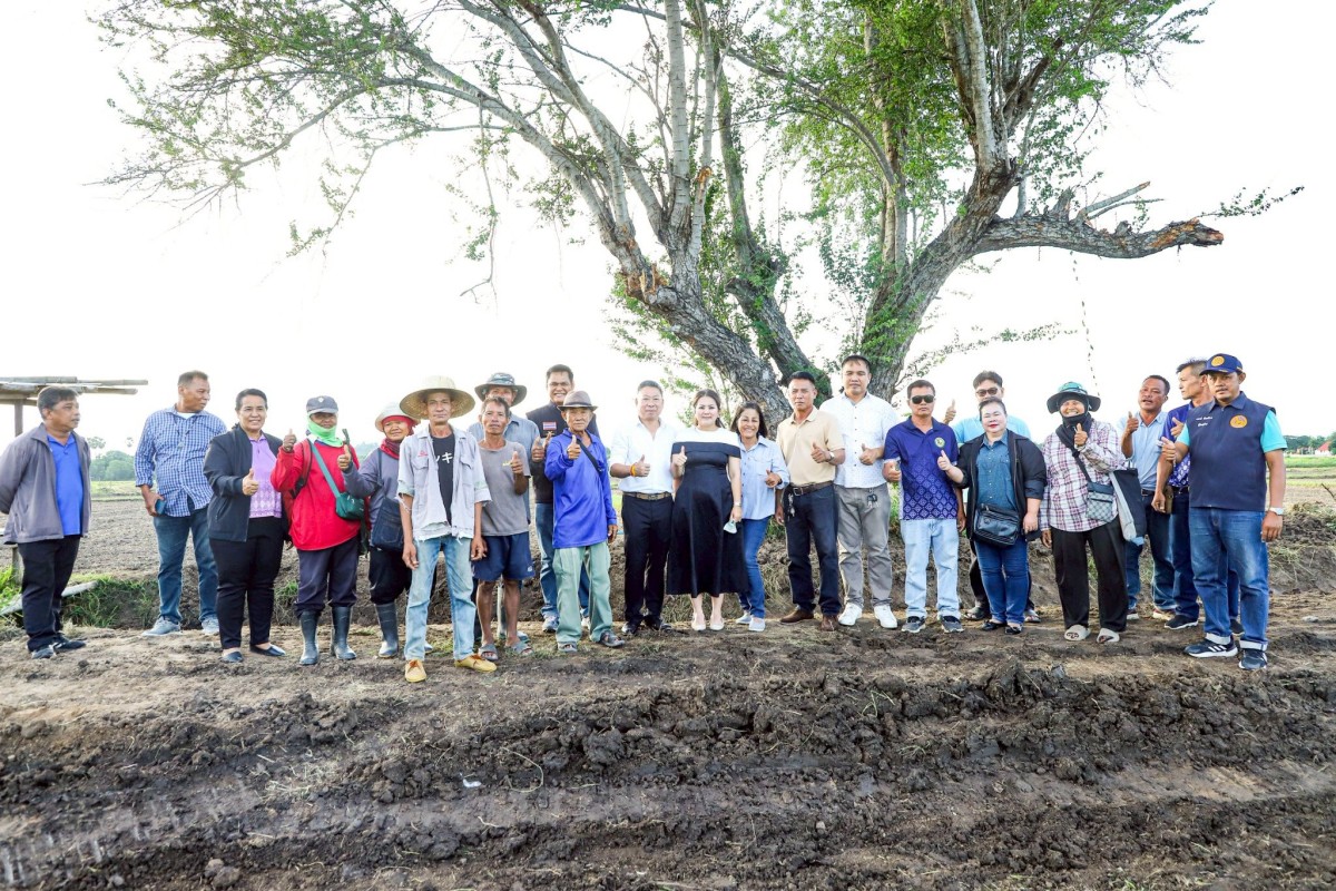 นายก อบจ.ตาก (นายกจอย) ลงพื้นที่ ติดตามการทำงานของเครื่องจักร ขุดลอกลำเมืองสาธารณะ พื้นที่บริเวณนาทุ่งหลวง ตำบลป่ามะม่วง งบประมาณ จำนวน 52,666 บาท