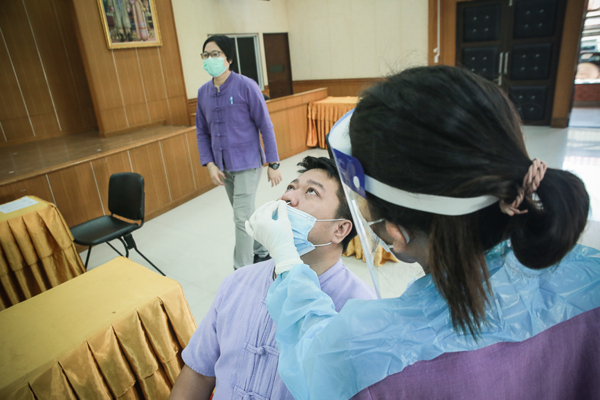 อบจ.ตาก ตรวจคัดกรองด้วยชุดตรวจ Atigen Test Kid (ATK) ให้แก่บุคลากรในสังกัด ตามนโยบาย นายก อบจ.ตาก เพื่อป้องกันการแพร่ระบาดของโรค covid-19