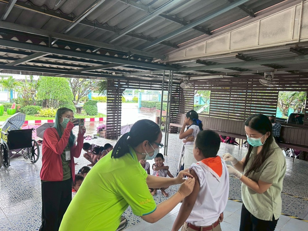 23 ก.ค.68 รพ.สต.บ้านสันป่าไร่ ฉีดวัคซีนให้แก่นักเรียน ชั้น ป.1 และ ป.2 ปีการศึกษา 2568 (ที่ไม่มีประวัติการได้รับวัคซีน/มีประวัติได้รับวัคซีนไม่ครบตามเกณฑ์) ครั้งที่ 1 จำนวน 4 ร.ร. 28 ราย