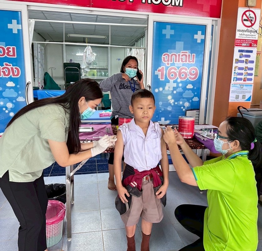 23 ก.ค.68 รพ.สต.บ้านสันป่าไร่ ฉีดวัคซีนให้แก่นักเรียน ชั้น ป.1 และ ป.2 ปีการศึกษา 2568 (ที่ไม่มีประวัติการได้รับวัคซีน/มีประวัติได้รับวัคซีนไม่ครบตามเกณฑ์) ครั้งที่ 1 จำนวน 4 ร.ร. 28 ราย