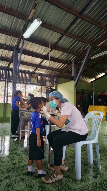 15 กรกฎาคม 2568 น.ส.พนิดา ตลับทอง จพง.ทันตสาธารณสุขปฏิบัติงาน พร้อมด้วยน.ส.โสภา วรนารถวิชัย ผู้ช่วยทันตกรรม ร่วมกับจนท.รพ.แม่ระมาด จัดกิจกรรมโครงการอบรมเชิงปฎิบัติการ ฟันสะอาด เหงือกแข็งแรง เพื่อถวายเป็นพระราชกุศลเนื่องในวันเสด็จสวรรคตของสมเด็จพระศรีนคริน