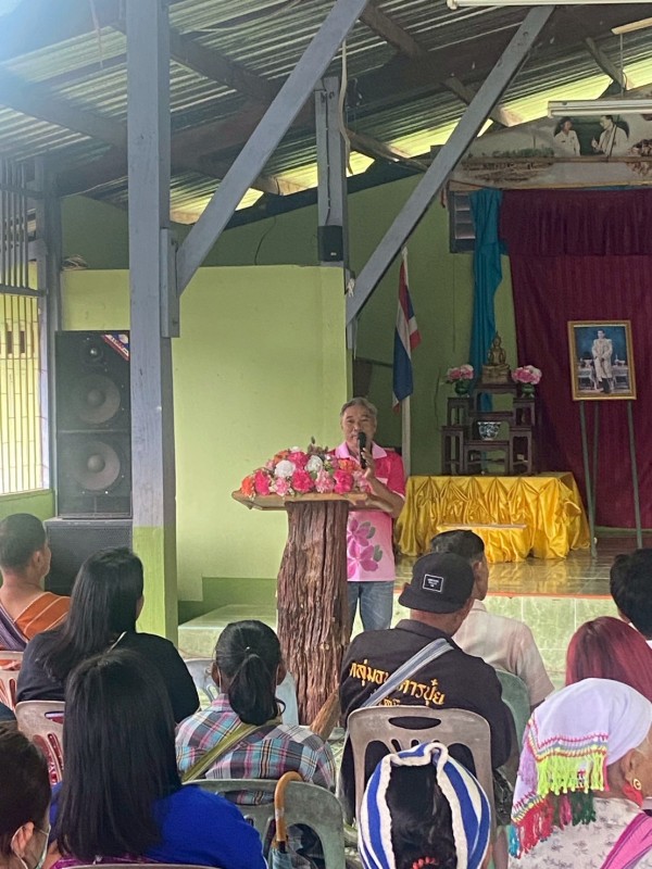 24 กรกฎาคม 2568 จนท.รพ.สต.บ้านสันป่าไร่ร่วมกับเครือข่ายเฝ้าระวังการฆ่าตัวตาย จัดกิจกรรมโครงการป้องกันและแก้ไขปัญหาการฆ่าตัวตายในกลุ่มผู้สูงอายุชาวเขาเผ่ากระเหรี่ยง โดยมีการคืนข้อมูลการดำเนินงานที่ผ่านมา มีการให้ความรู้เกี่ยวกับสุขภาพจิตและมีการแบ่งกลุ่มเพ