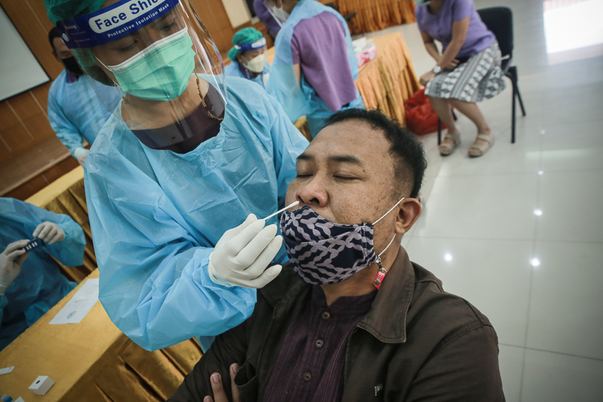 อบจ.ตาก ตรวจคัดกรองด้วยชุดตรวจ Atigen Test Kid (ATK) ให้แก่บุคลากรในสังกัด ตามนโยบาย นายก อบจ.ตาก เพื่อป้องกันการแพร่ระบาดของโรค covid-19