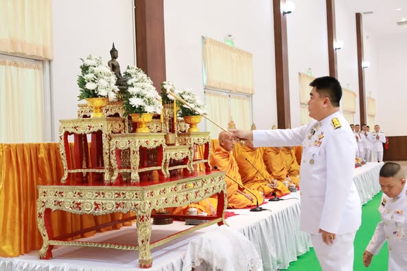 ร่วมพิธีเจริญพระพุทธมนต์และทําบุญตักบาตร (ข้าวสาร อาหารแห้ง) ถวายพระราชกุศล เฉลิมพระเกียรติพระบาทสมเด็จพระเจ้าอยู่หัว เนื่องในโอกาสวันเฉลิมพระชนมพรรษา ๒๘ กรกฎาคม ๒๕๖๘ 