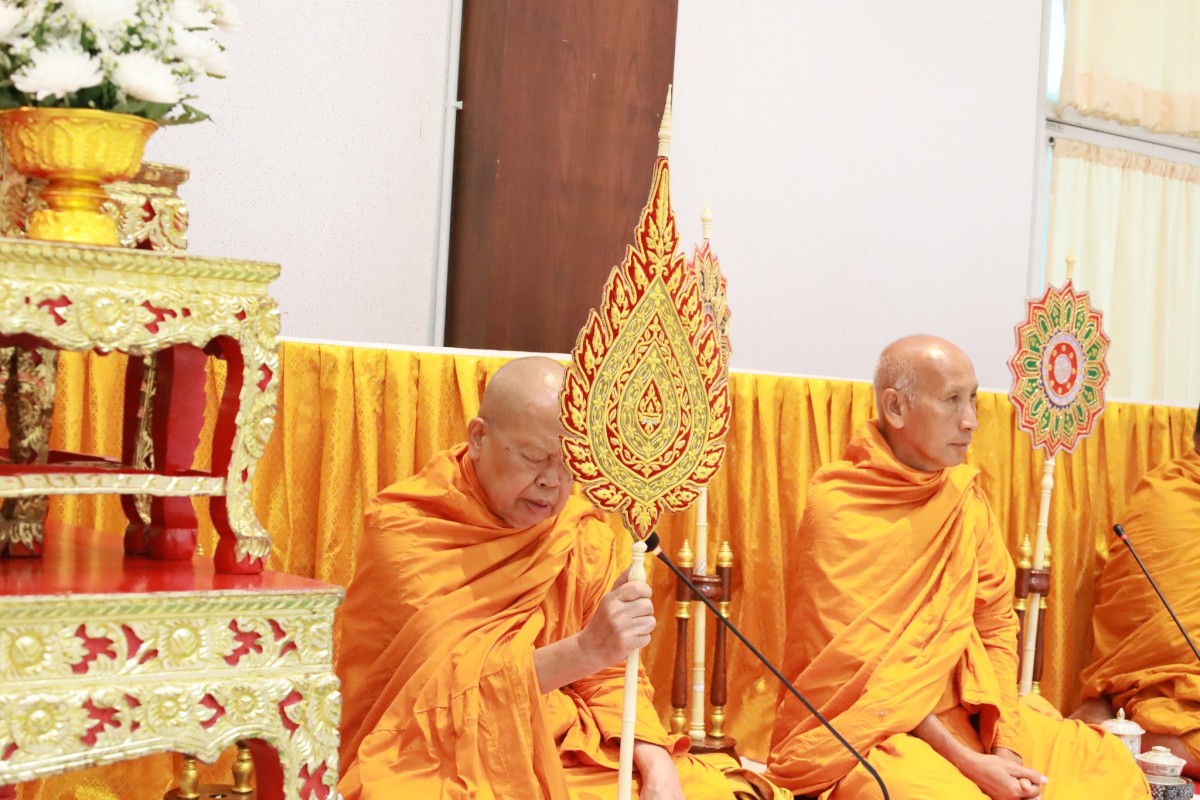 ร่วมพิธีเจริญพระพุทธมนต์และทําบุญตักบาตร (ข้าวสาร อาหารแห้ง) ถวายพระราชกุศล เฉลิมพระเกียรติพระบาทสมเด็จพระเจ้าอยู่หัว เนื่องในโอกาสวันเฉลิมพระชนมพรรษา ๒๘ กรกฎาคม ๒๕๖๘ 