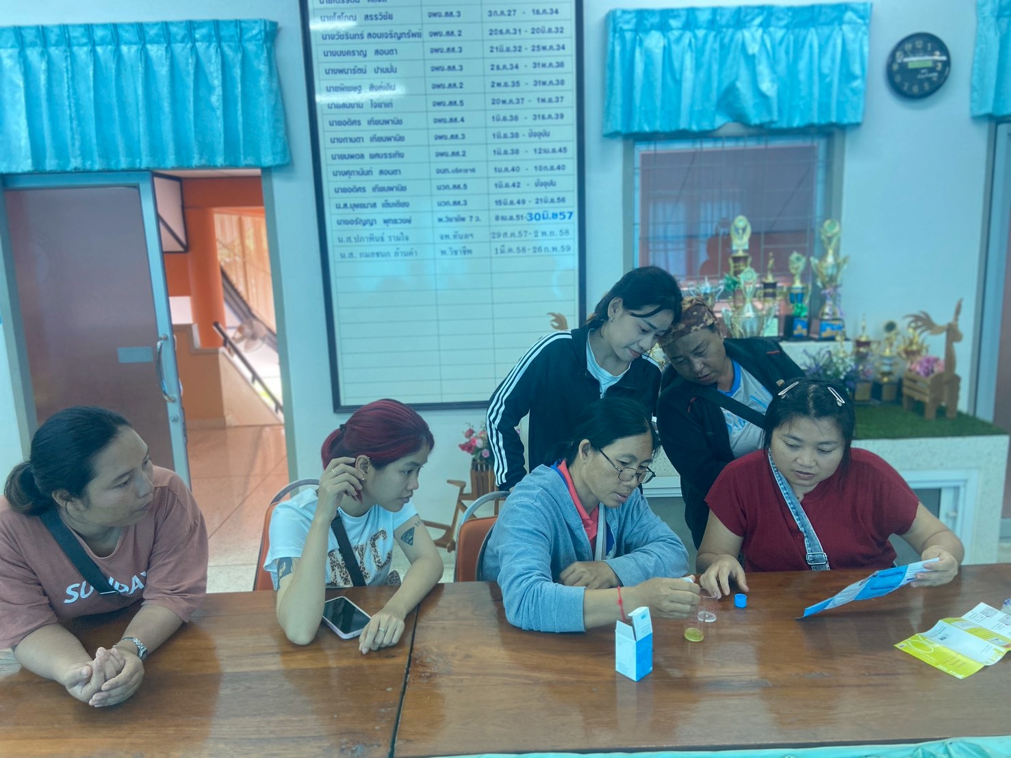 3 สิงหาคม 2568 นายอดิศร เทียนพานิช ผอ.รพ.บ้านสันป่าไร่ ร่วมกับ อสม.นักวิทยาศาสตร์การแพทย์ชุมชนและ อสม. หมู่ที่2 บ้านตีนธาตุ ตรวจสารปนเปื้อนในอาหารสด จำนวน 5 ร้าน 