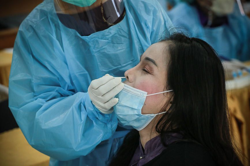 อบจ.ตาก ตรวจคัดกรองด้วยชุดตรวจ Atigen Test Kid (ATK) ให้แก่บุคลากรในสังกัด ตามนโยบาย นายก อบจ.ตาก เพื่อป้องกันการแพร่ระบาดของโรค covid-19