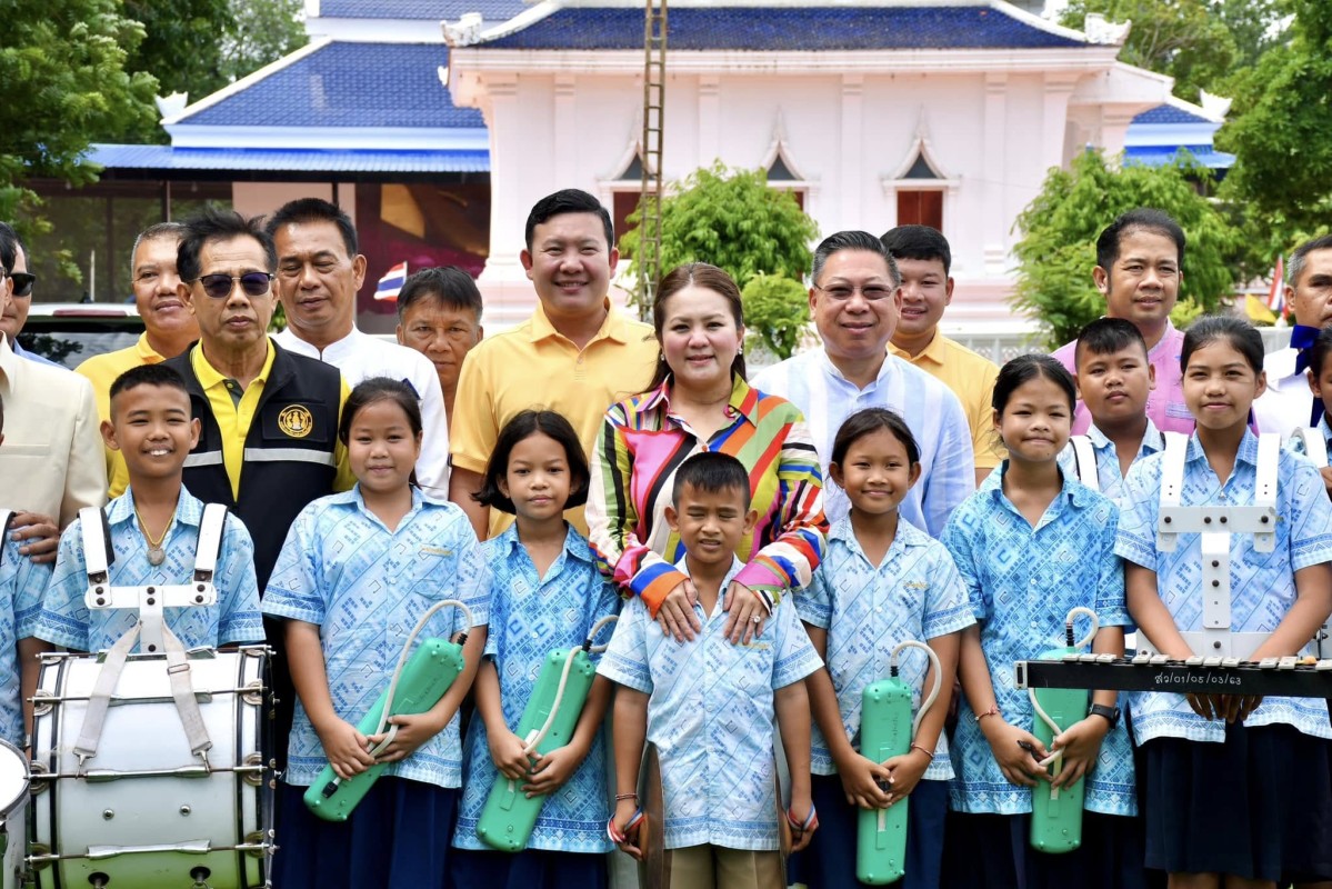 นายก อบจ.ตาก (นายกจอย) สนับสนุนงบประมาณ 200,000 บาท จัดซื้อพร้อมส่งมอบสื่อการเรียนการสอน ให้แก่โรงเรียนสว่างวิทยา 