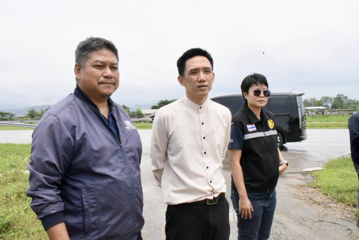 นายกจอย (นายก อบจ.ตาก) สนับสนุนเครื่องจักรกล ขุดลอกคลองบริเวณ ถนนแม่สอด-แม่ตาว 