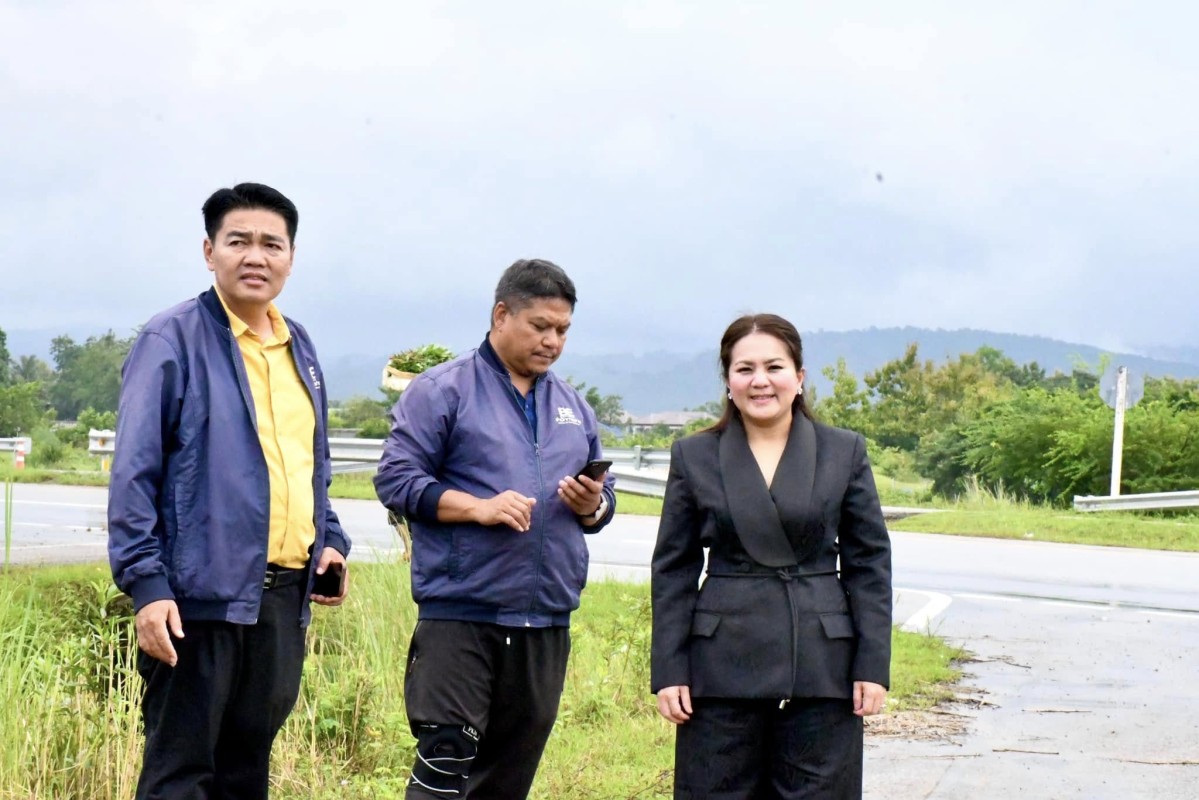 นายกจอย (นายก อบจ.ตาก) สนับสนุนเครื่องจักรกล ขุดลอกคลองบริเวณ ถนนแม่สอด-แม่ตาว 