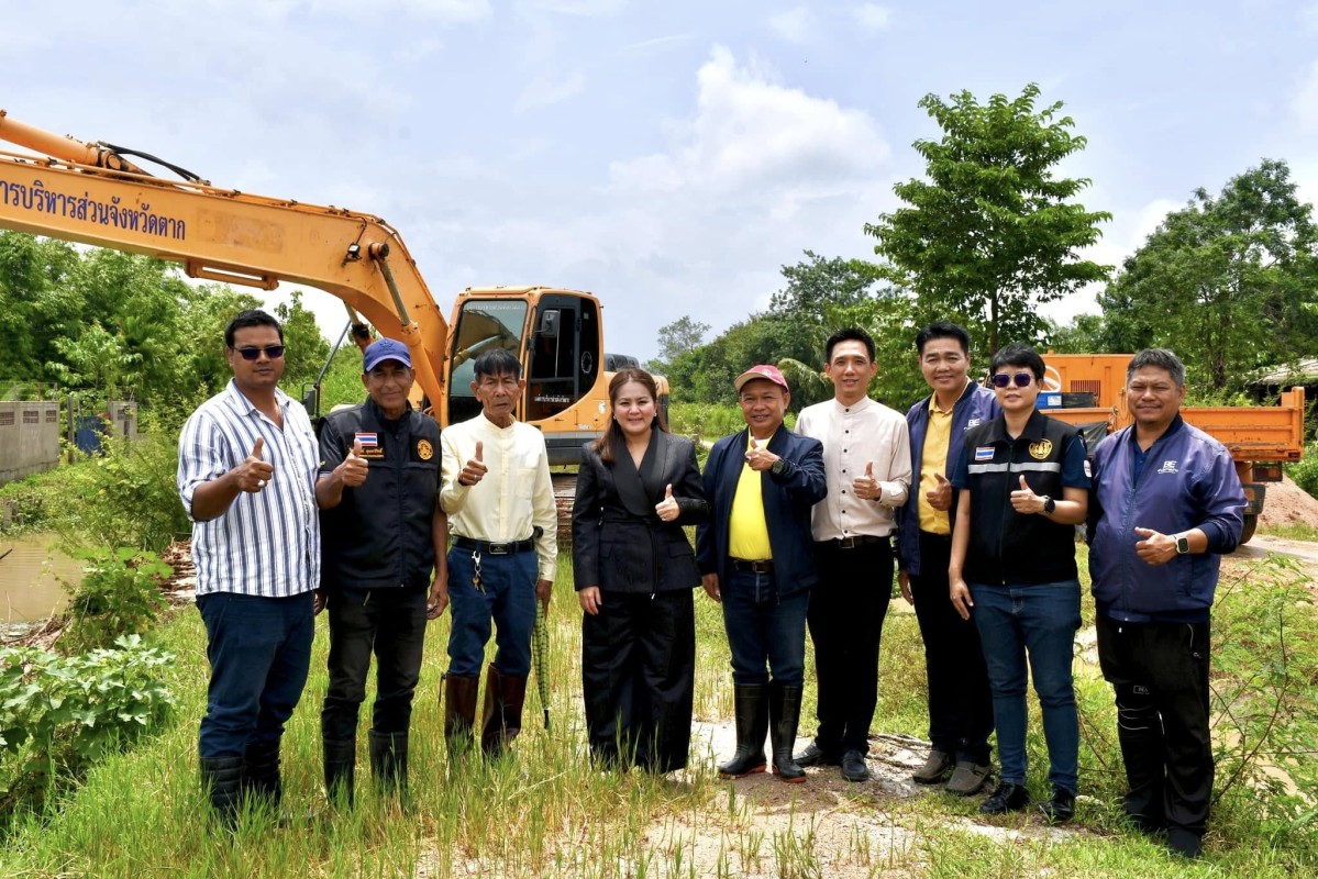 นายกจอย (นายก อบจ.ตาก) สนับสนุนเครื่องจักรกล ขุดลอกคลองบริเวณ ถนนแม่สอด-แม่ตาว 