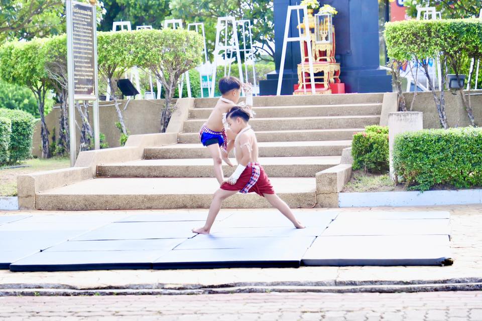 ร่วมวางพวงมาลาอนุสาวรีย์ จอมพล ถนอม กิตติขจร ณ สวนสาธารณะริมแม่น้ำปิง