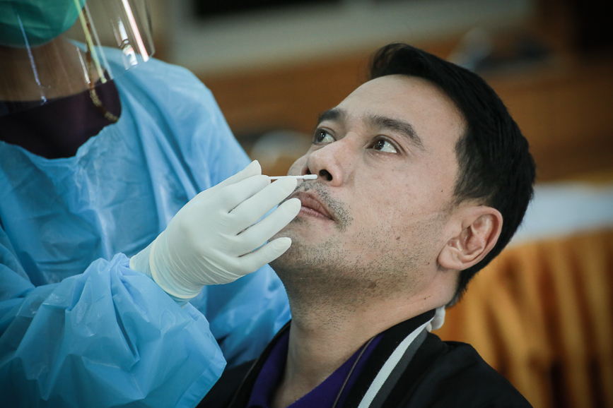 อบจ.ตาก ตรวจคัดกรองด้วยชุดตรวจ Atigen Test Kid (ATK) ให้แก่บุคลากรในสังกัด ตามนโยบาย นายก อบจ.ตาก เพื่อป้องกันการแพร่ระบาดของโรค covid-19