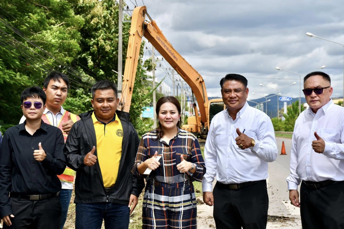 นายกจอย (นายก อบจ.ตาก) สนับสนุนเครื่องจักรพร้อมน้ำมันเชื้อเพลิง งบประมาณ 23,900 บาท ขุดลอกคลองสาธารณะ ในพื้นที่ อ.แม่สอด 