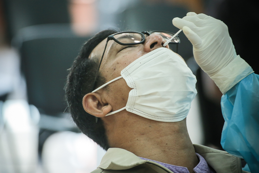 อบจ.ตาก ตรวจคัดกรองด้วยชุดตรวจ Atigen Test Kid (ATK) ให้แก่บุคลากรในสังกัด ตามนโยบาย นายก อบจ.ตาก เพื่อป้องกันการแพร่ระบาดของโรค covid-19