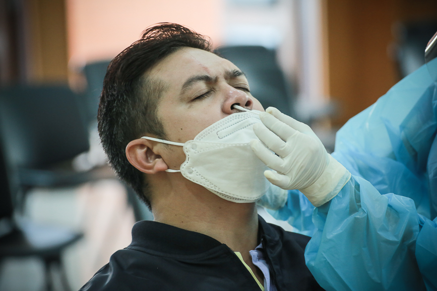 อบจ.ตาก ตรวจคัดกรองด้วยชุดตรวจ Atigen Test Kid (ATK) ให้แก่บุคลากรในสังกัด ตามนโยบาย นายก อบจ.ตาก เพื่อป้องกันการแพร่ระบาดของโรค covid-19