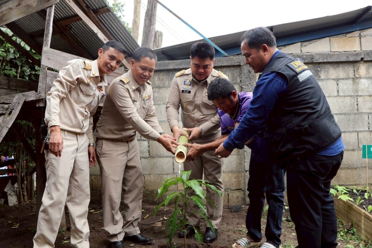 21 สิงหาคม 2568 นายอดิศร เทียนพานิช ผอ.รพ.สต.บ้านสันป่าไร่ พร้อมด้วย อาสาสมัครสาธารณสุข หมู่ที่ 5 บ้านสันป่าไร่ เข้าร่วมพิธีมอบบ้านโครงการกาชาดปรับปรุงซ่อมแซมที่อยู่อาศัยให้แก่ผู้ยากไร้ผู้ด้อยโอกาสเฉลิมพระเกียรติสมเด็จพระกนิษฐาธิราชเจ้า กรมสมเด็จพระเทพรัต