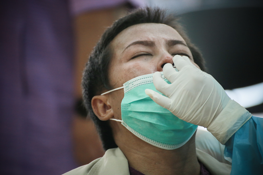 อบจ.ตาก ตรวจคัดกรองด้วยชุดตรวจ Atigen Test Kid (ATK) ให้แก่บุคลากรในสังกัด ตามนโยบาย นายก อบจ.ตาก เพื่อป้องกันการแพร่ระบาดของโรค covid-19