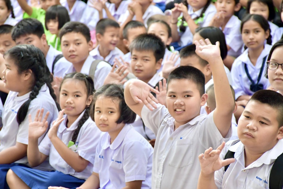นายกจอย พบปะผู้บริหาร คณะครูและนักเรียนโรงเรียนบ้านห้วยนกแล อ.แม่ระมาด