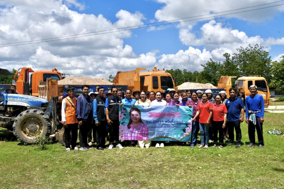 นายกจอย (นายก อบจ.ตาก) ลงพื้นที่ตรวจติดตามโครงการซ่อมแซมถนนลูกรัง ในพื้นที่ ต.โป่งแดง อ.เมืองตาก