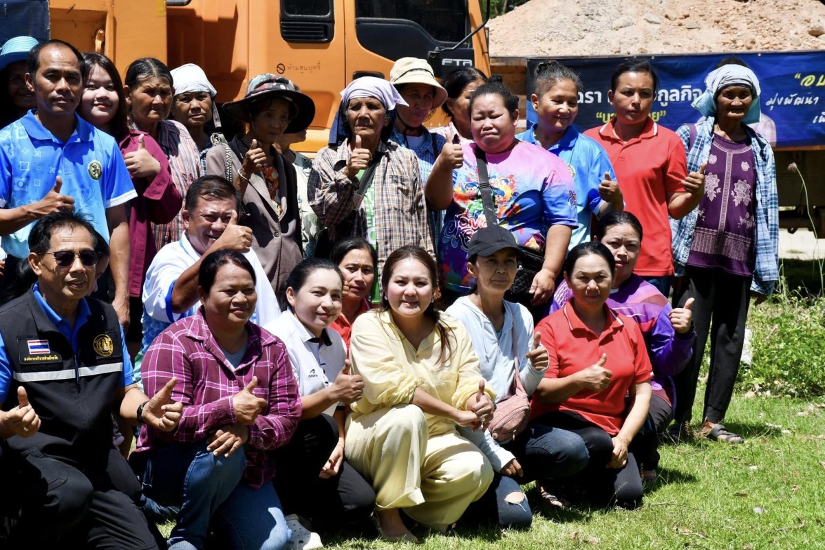 นายกจอย (นายก อบจ.ตาก) ลงพื้นที่ตรวจติดตามโครงการซ่อมแซมถนนลูกรัง ในพื้นที่ ต.โป่งแดง อ.เมืองตาก