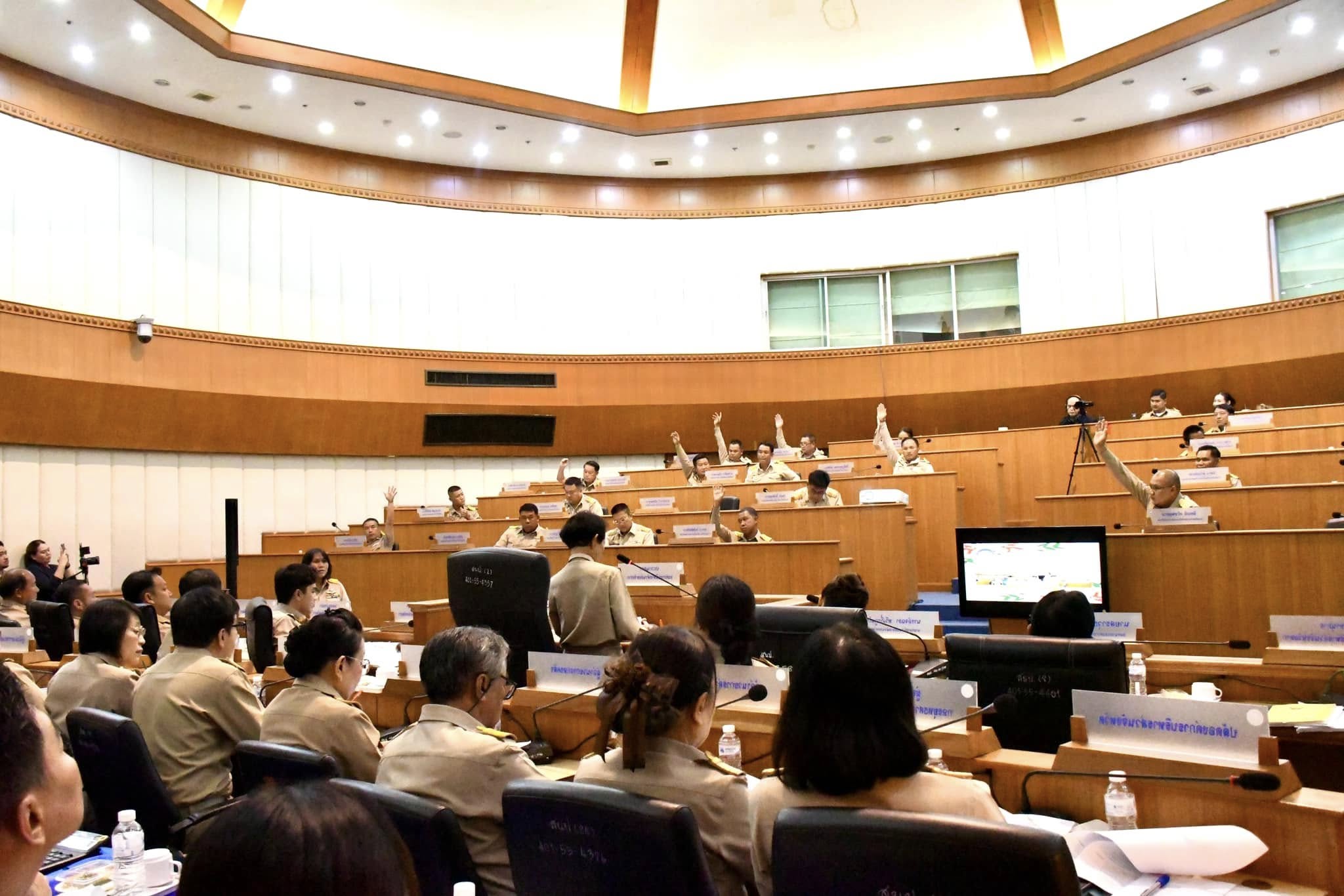 สภา อบจ.ตาก ไฟเขียว อนุมัติใช้จ่ายเงินสะสม จัดซื้อเครื่องจักร เดินหน้าพัฒนาโครงสร้างพื้นฐาน ทั้ง 9 อำเภอ ของจังหวัดตาก