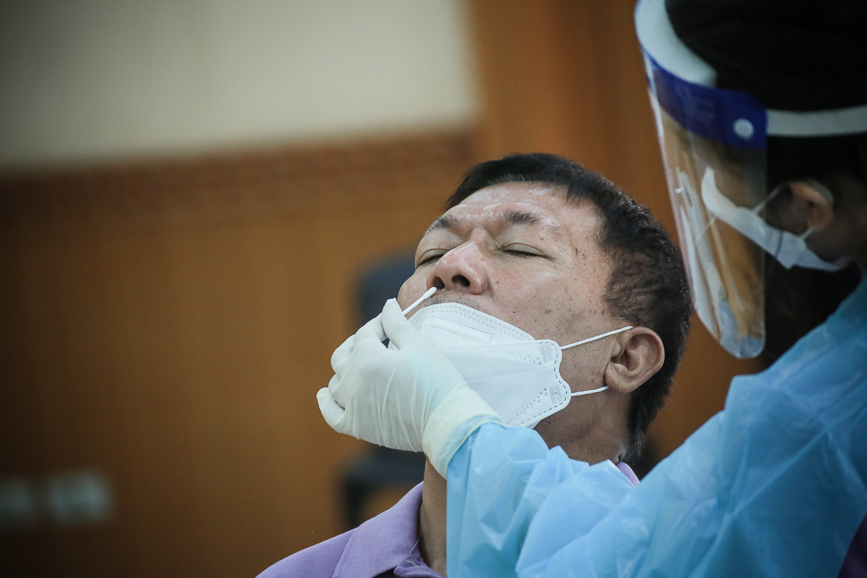 อบจ.ตาก ตรวจคัดกรองด้วยชุดตรวจ Atigen Test Kid (ATK) ให้แก่บุคลากรในสังกัด ตามนโยบาย นายก อบจ.ตาก เพื่อป้องกันการแพร่ระบาดของโรค covid-19