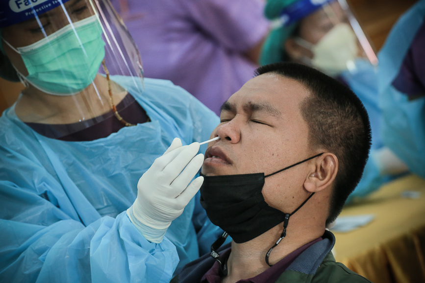 อบจ.ตาก ตรวจคัดกรองด้วยชุดตรวจ Atigen Test Kid (ATK) ให้แก่บุคลากรในสังกัด ตามนโยบาย นายก อบจ.ตาก เพื่อป้องกันการแพร่ระบาดของโรค covid-19