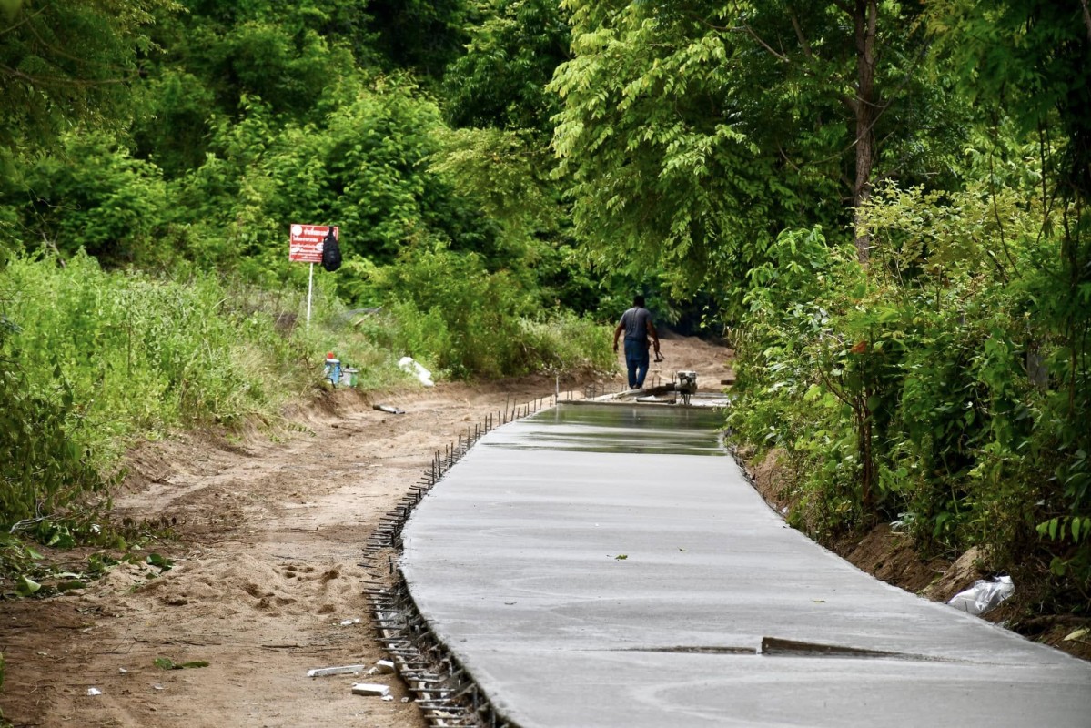 นายกจอย (นายก อบจ.ตาก) ลงพื้นที่ตรวจติดตามโครงการปรับปรุงถนน ในพื้นที่บ้านวังม่วง ต.ไม้งาม อ.เมืองตาก งบประมาณ 419,700 บาท