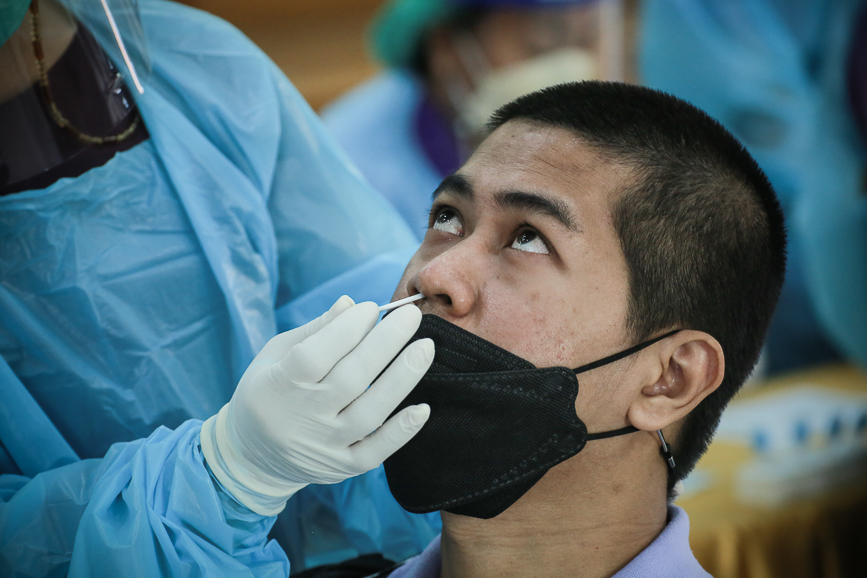 อบจ.ตาก ตรวจคัดกรองด้วยชุดตรวจ Atigen Test Kid (ATK) ให้แก่บุคลากรในสังกัด ตามนโยบาย นายก อบจ.ตาก เพื่อป้องกันการแพร่ระบาดของโรค covid-19