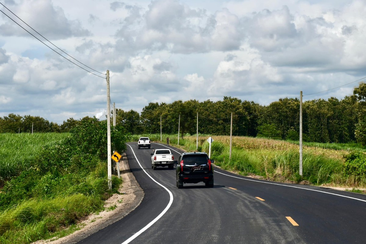 นายกจอย (นายก อบจ.ตาก) ลงพื้นที่ตรวจติดตามโครงการปรับปรุงถนนโดยซ่อมแซมเป็นผิวทางแอสฟัลท์ติกคอนกรีต ในพื้นที่ อ.แม่สอด จ.ตาก งบประมาณ 6,242,000 บาท