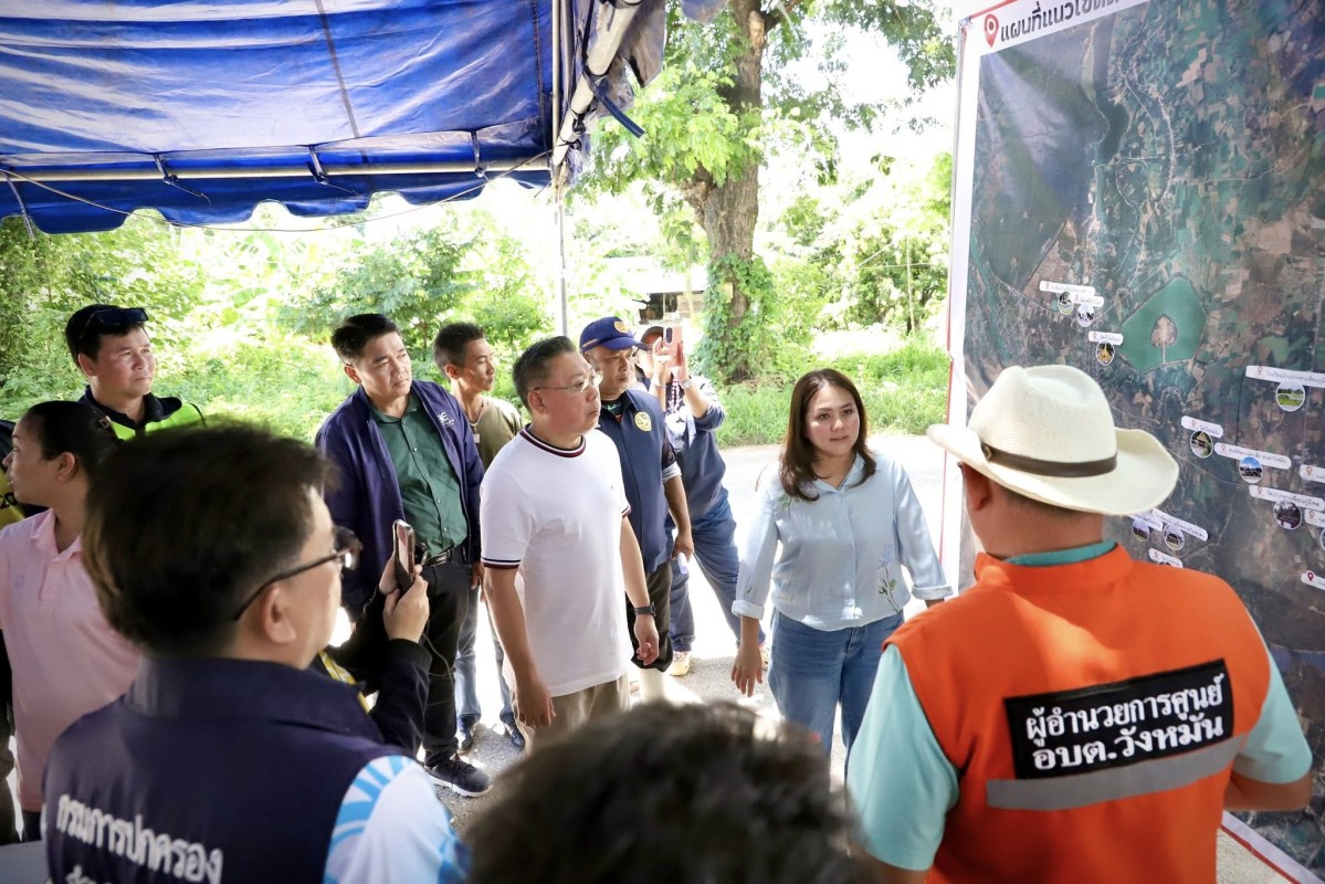 นายกจอย (นายก อบจ.ตาก) ประชุมหารือเตรียมความพร้อมอุทกภัยในพื้นที่ ต.วังหมัน อ.สามเงา