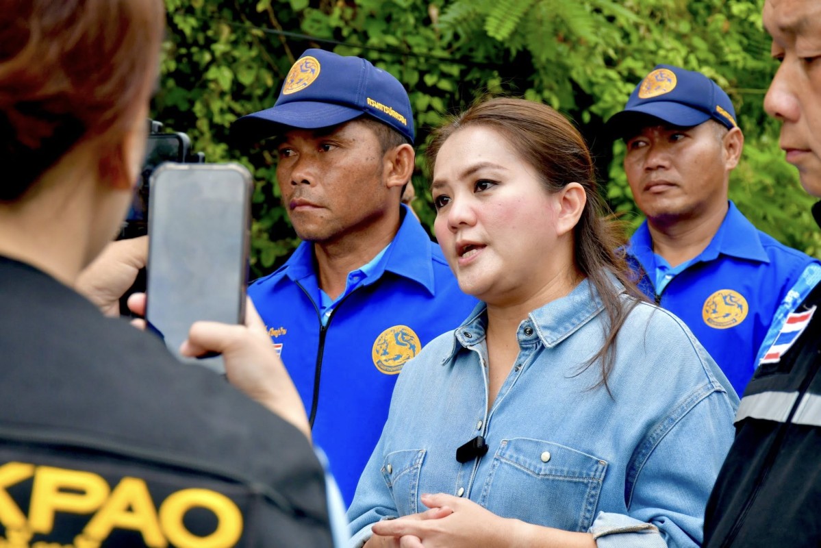 นายกจอย (นายก อบจ.ตาก) สนับสนุนเครื่องจักรกลพร้อมน้ำมันเชื้อเพลิง 200,000 บาท ปรับปรุงถนนการเกษตรในพื้นที่ ต.รวมไทยพัฒนา อ.พบพระ 