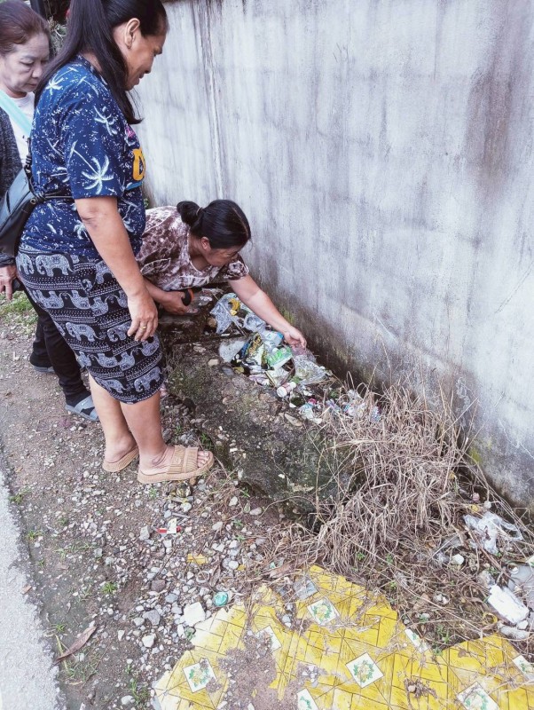 9 กันยายน 2568 นางอัจฉรา ทวีเกื้อกูลกิจ นายกองค์การบริหารส่วนจังหวัดตาก มอบหมายให้ รพ.สต.บ้านสันป่าไร่ ร่วมกับ อาสาสมัครสาธารณสุข หมู่ที่ 2,3,5,6และ7 ตำบลพระธาตุ รณรงค์สำรวจและทำลายแหล่งเพาะพันธ์ลูกน้ำยุงลาย รอบที่ 1 เดือน กันยายน 2568