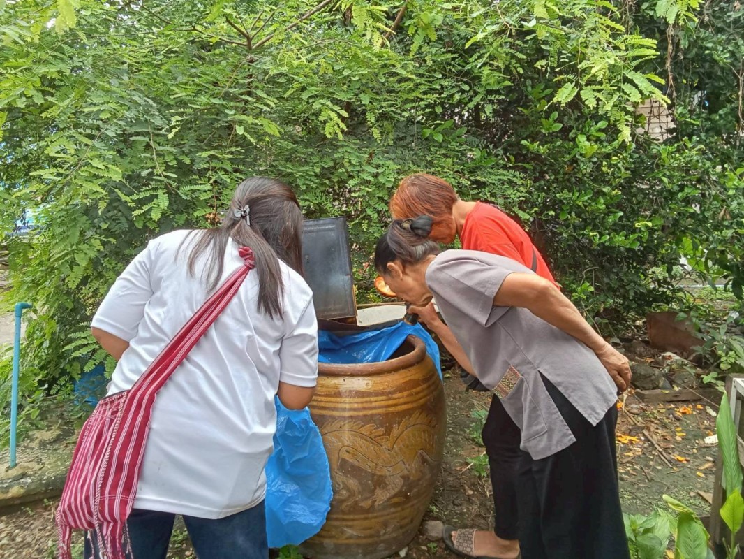 9 กันยายน 2568 นางอัจฉรา ทวีเกื้อกูลกิจ นายกองค์การบริหารส่วนจังหวัดตาก มอบหมายให้ รพ.สต.บ้านสันป่าไร่ ร่วมกับ อาสาสมัครสาธารณสุข หมู่ที่ 2,3,5,6และ7 ตำบลพระธาตุ รณรงค์สำรวจและทำลายแหล่งเพาะพันธ์ลูกน้ำยุงลาย รอบที่ 1 เดือน กันยายน 2568