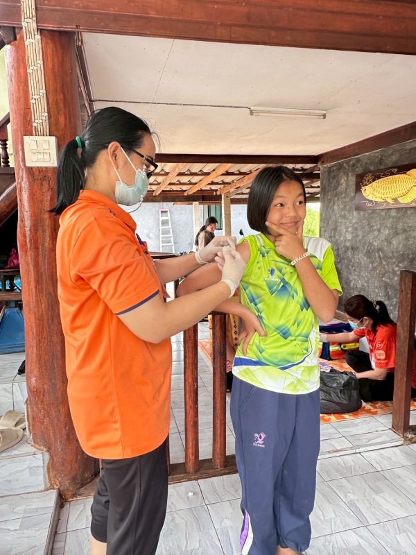 1 ก.ย.2568 รพ.สต.บ้านสันป่าไร่ ออกหน่วยให้บริการฉีดวัคซีนเด็กอายุ 2 เดือน ถึง 4 ปี , นักเรียนหญิงชั้น ป.5 และ นักเรียนชั้น ป.6 เขตพื้นที่ สสช.ห้วยกระทิง ( หมู่ 6 ต.พระธาตุ) รวม 21 ราย พร้อมทั้ง เจาะเลือดตรวจความเข้มข้นของเลือด(hct) และ จ่ายยา para syr , f