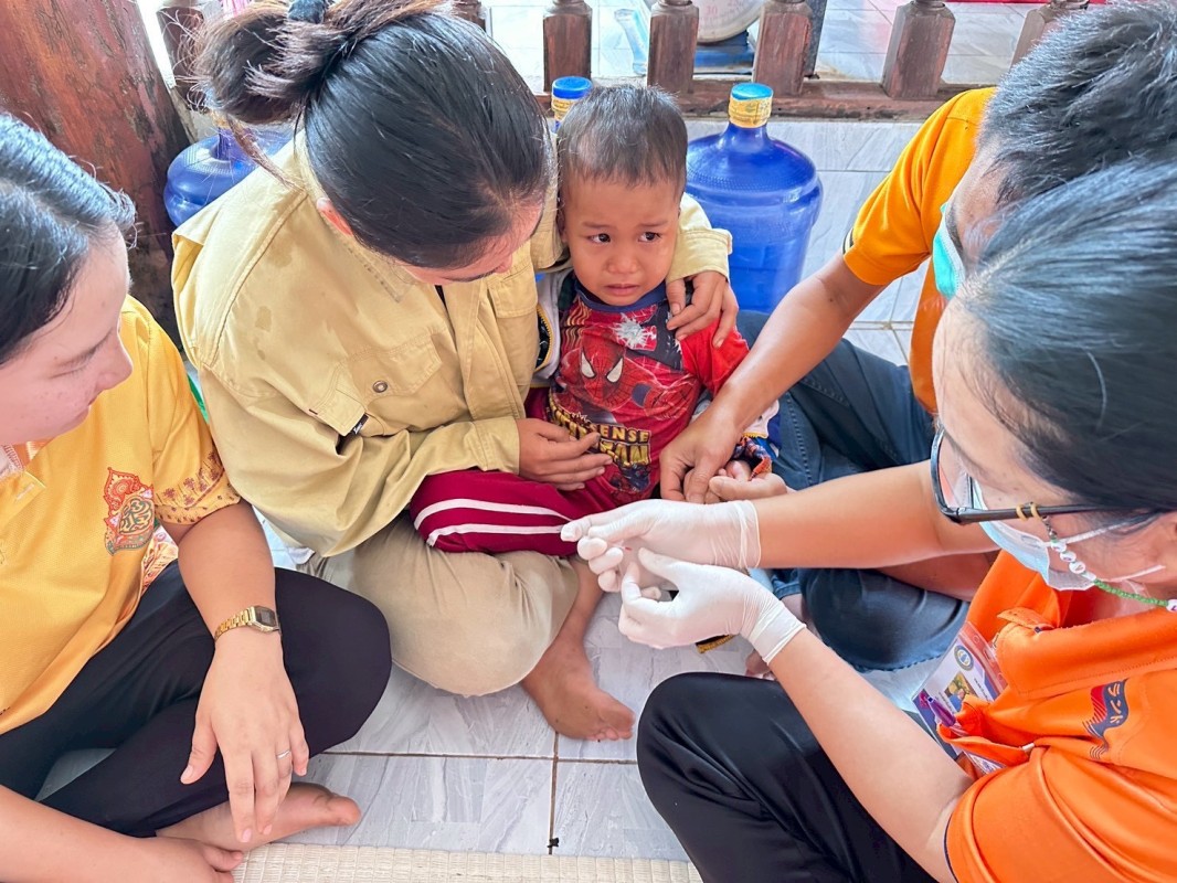 1 ก.ย.2568 รพ.สต.บ้านสันป่าไร่ ออกหน่วยให้บริการฉีดวัคซีนเด็กอายุ 2 เดือน ถึง 4 ปี , นักเรียนหญิงชั้น ป.5 และ นักเรียนชั้น ป.6 เขตพื้นที่ สสช.ห้วยกระทิง ( หมู่ 6 ต.พระธาตุ) รวม 21 ราย พร้อมทั้ง เจาะเลือดตรวจความเข้มข้นของเลือด(hct) และ จ่ายยา para syr , f