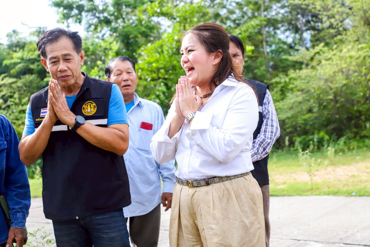 นายกจอย (นายก อบจ.ตาก) ลงพื้นที่ตรวจติดตามการทำงานของเครื่องจักร งานปรับปรุงภูมิทัศน์ บริเวณสุสาน บ้านดงยาง ม.1 ต.ทุ่งกระเชาะ อ.บ้านตาก 