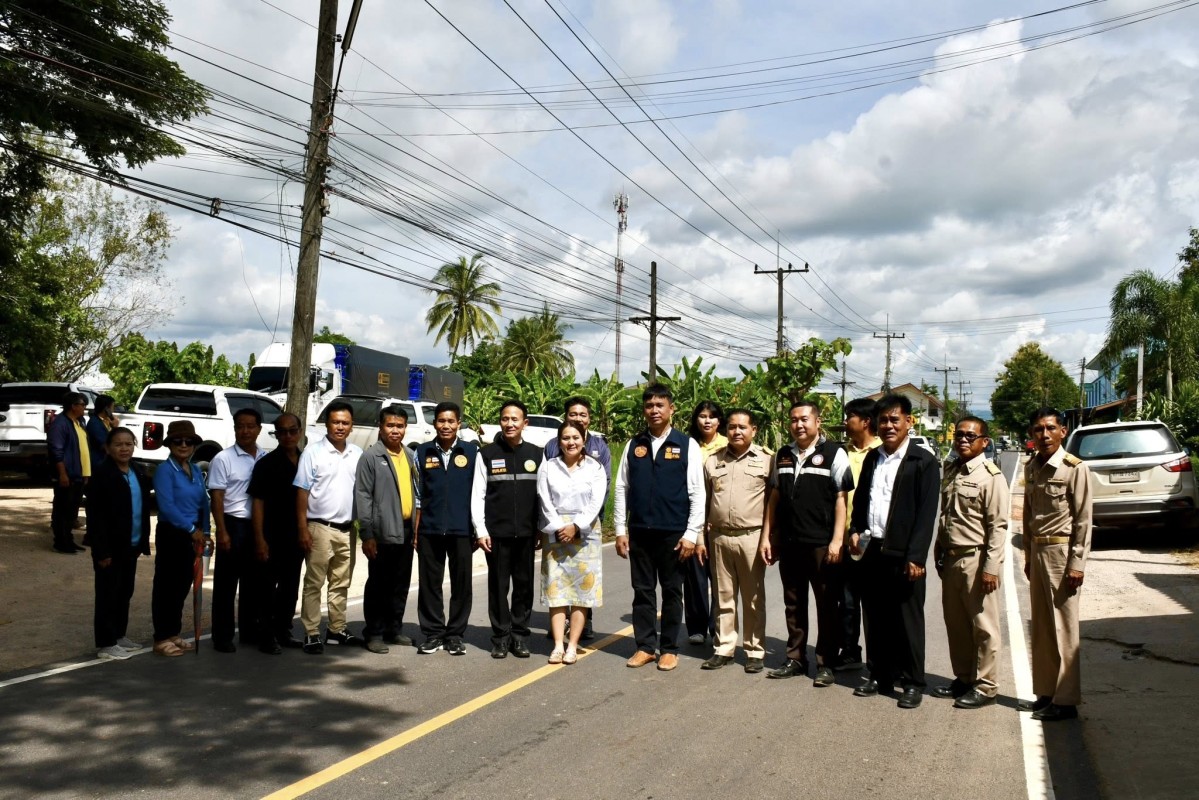 นายกจอย (นายก อบจ.ตาก) ตรวจความเรียบร้อยของโครงการปรับปรุงถนนโดยซ่อมแชมเป็นผิวทางแอสฟัลท์ติกคอนกรีต (Overlay)ในพื้นที่ ต.แม่กุ - ต.แม่ตาว อ.แม่สอด งบประมาณ 1,219,800 บาท 