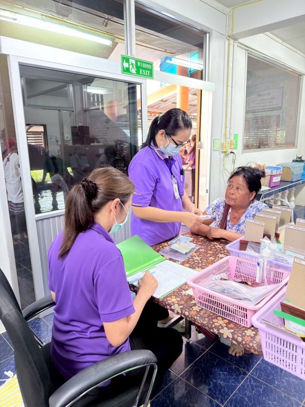 23 ก.ย.68 รพ.สต.บ้านสันป่าไร่ จ่ายยาให้แก่ผู้ป่วยโรคความดันโลหิตสูง กลุ่มที่ 3 จำนวน 43 ราย พร้อมทั้ง ทำกิจกรรมกลุ่มแลกเปลี่ยนเรียนรู้ , ทบทวนความเข้าใจเรื่องการทานยาและตรวจนับจำนวนยาก่อนผู้ป่วยกลับบ้าน