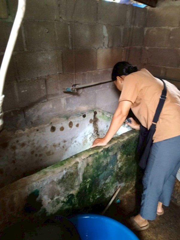 4 ตุลาคม 2568 นางอัจฉรา ทวีเกื้อกูลกิจ นายกองค์การบริหารส่วนจังหวัดตาก มอบหมายให้ รพ.สต.บ้านสันป่าไร่ ร่วมกับอาสาสมัครสาธารณสุขหมู่ที่ 3 บ้านป่าไร่เหนือ สำรวจและทำลายแหล่งเพาะพันธ์ลูกน้ำยุงลาย 100 เมตร รอบบ้านจัดงานเกษียนอายุราชการ จำนวนบ้านทั้งหมด 13 หลั