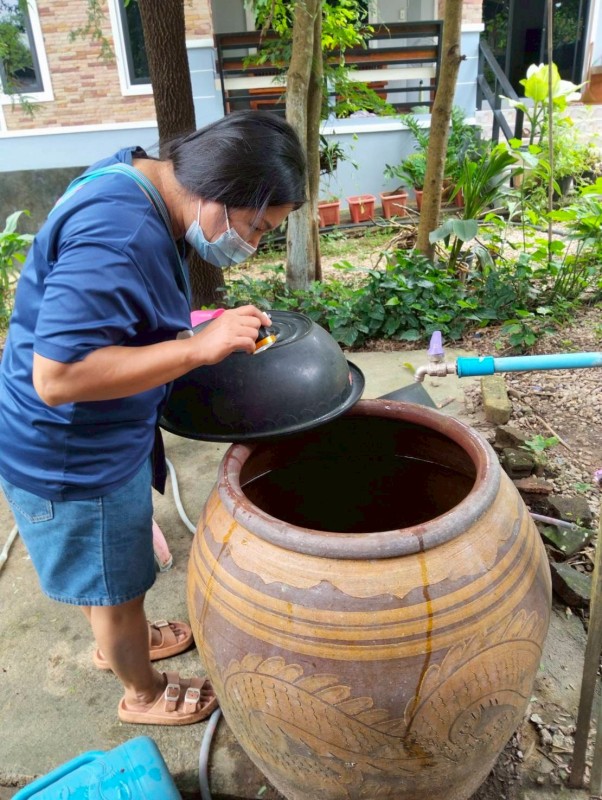 4 ตุลาคม 2568 นางอัจฉรา ทวีเกื้อกูลกิจ นายกองค์การบริหารส่วนจังหวัดตาก มอบหมายให้ รพ.สต.บ้านสันป่าไร่ ร่วมกับอาสาสมัครสาธารณสุขหมู่ที่ 3 บ้านป่าไร่เหนือ สำรวจและทำลายแหล่งเพาะพันธ์ลูกน้ำยุงลาย 100 เมตร รอบบ้านจัดงานเกษียนอายุราชการ จำนวนบ้านทั้งหมด 13 หลั