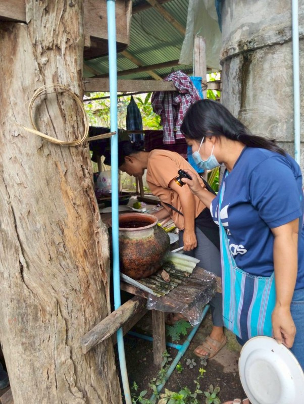 4 ตุลาคม 2568 นางอัจฉรา ทวีเกื้อกูลกิจ นายกองค์การบริหารส่วนจังหวัดตาก มอบหมายให้ รพ.สต.บ้านสันป่าไร่ ร่วมกับอาสาสมัครสาธารณสุขหมู่ที่ 3 บ้านป่าไร่เหนือ สำรวจและทำลายแหล่งเพาะพันธ์ลูกน้ำยุงลาย 100 เมตร รอบบ้านจัดงานเกษียนอายุราชการ จำนวนบ้านทั้งหมด 13 หลั