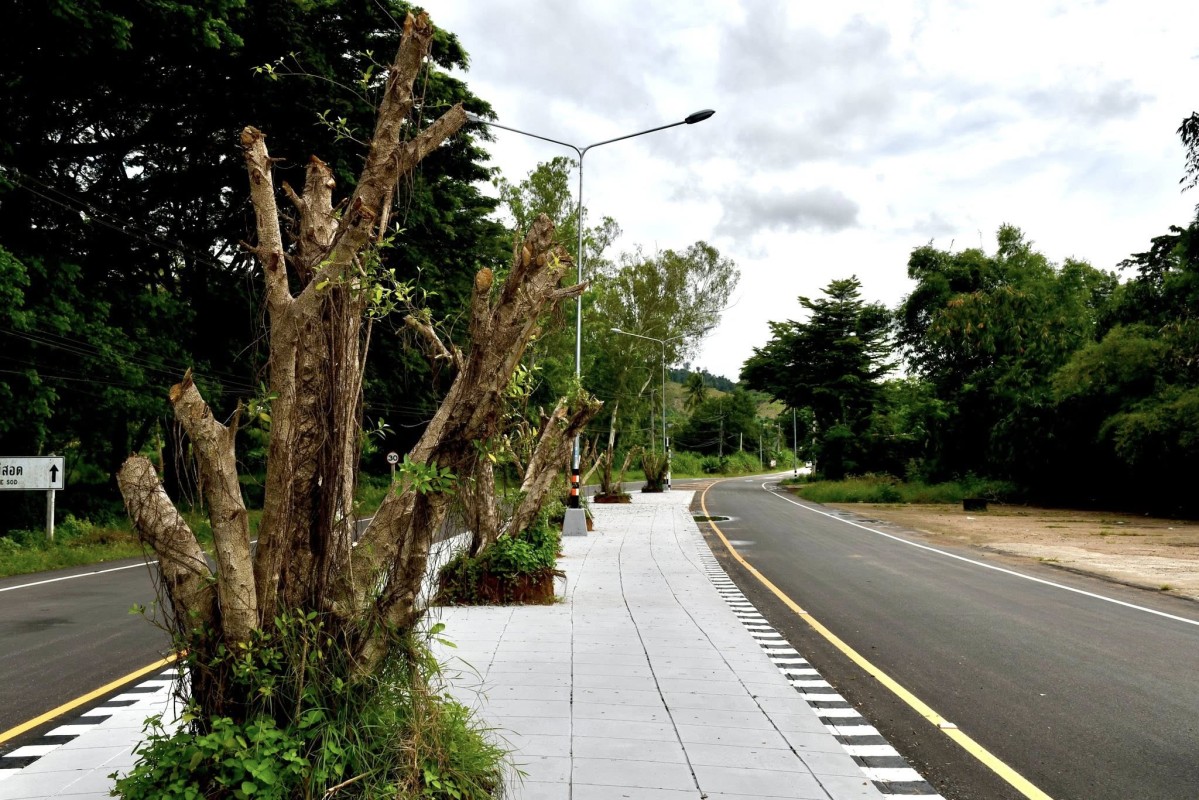 นายกจอย (นายกอบจ.ตาก) ตรวจติดตามโครงการปรับปรุงถนนโดยซ่อมแซมเป็นผิวทางแอสฟัลท์ติกคอนกรีต (Overlay) พื้นที่ อ.แม่สอด - อ.แม่ระมาด งบประมาณ 1,949,000 บาท