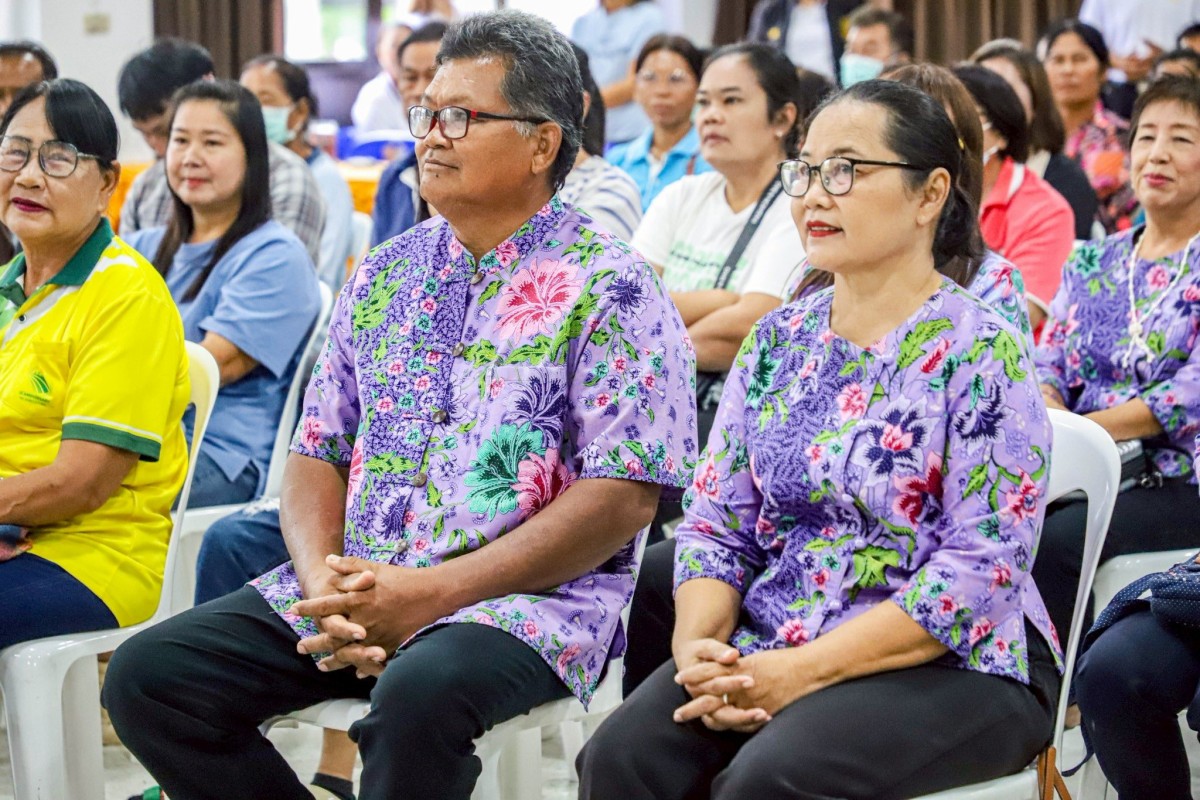 นายก อบจ.ตาก (นายกจอย) เป็นประธานในพิธีมอบเครื่องมือพื้นฐานชุดการฝึก (เครื่องมือทำมาหากิน) เพื่อการประกอบอาชีพ