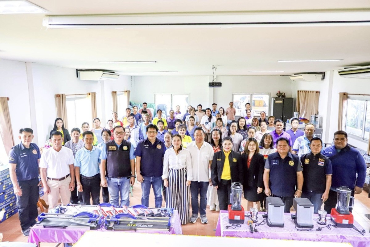 นายก อบจ.ตาก (นายกจอย) เป็นประธานในพิธีมอบเครื่องมือพื้นฐานชุดการฝึก (เครื่องมือทำมาหากิน) เพื่อการประกอบอาชีพ