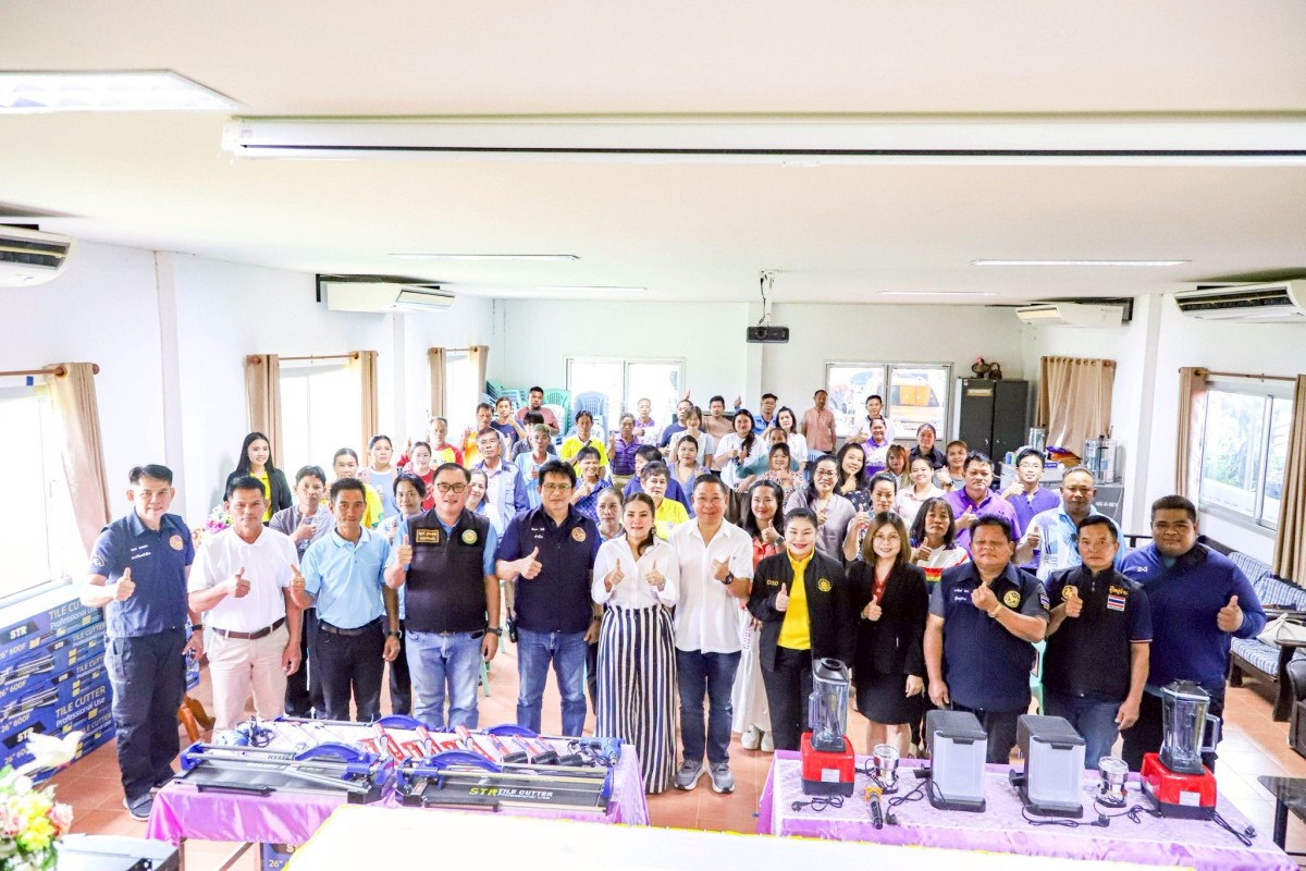 นายก อบจ.ตาก (นายกจอย) เป็นประธานในพิธีมอบเครื่องมือพื้นฐานชุดการฝึก (เครื่องมือทำมาหากิน) เพื่อการประกอบอาชีพ