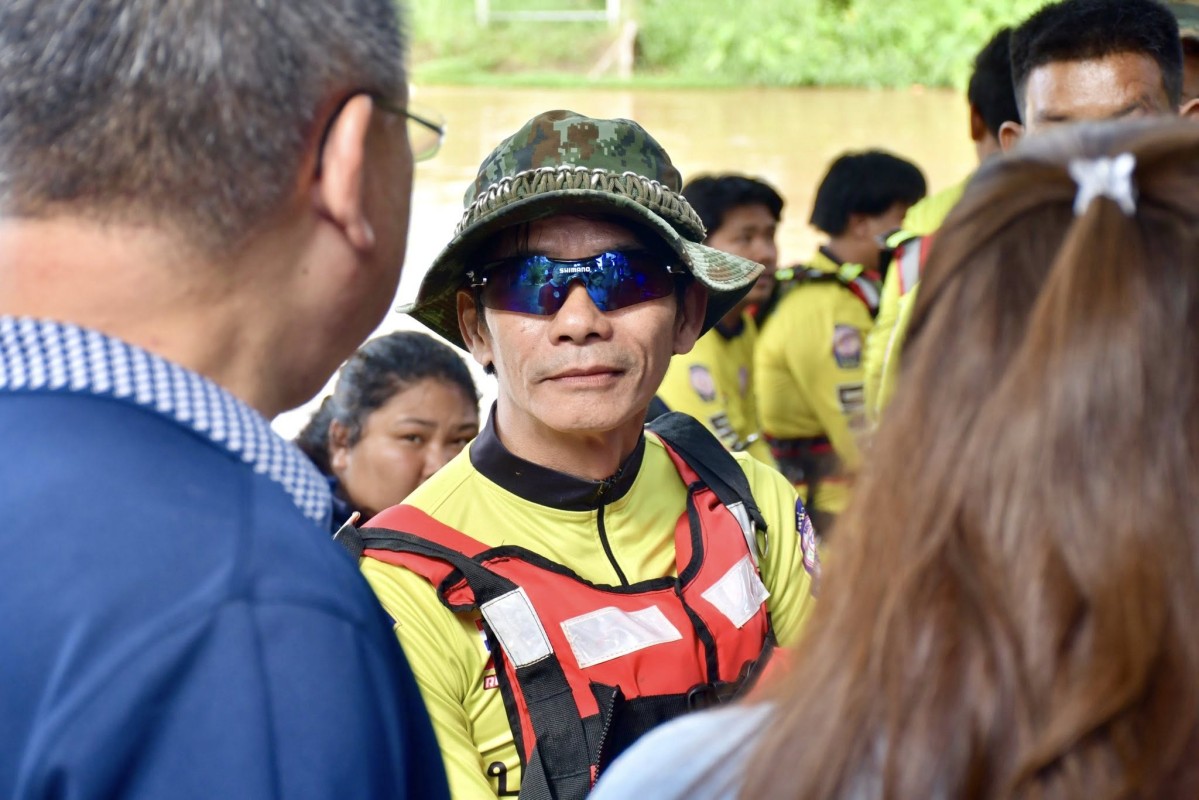 (นายกจอย) นายก อบจ.ตาก ลงพื้นที่ตรวจสอบจุดเกิดเหตุ และมอบขวัญกำลังใจ ให้แก่เจ้าหน้าที่ผู้ปฏิบัติงานและประชาชน