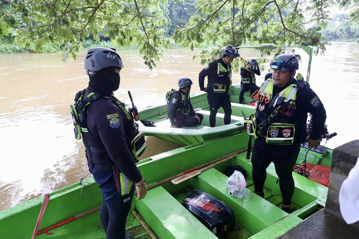 (นายกจอย) นายก อบจ.ตาก ลงพื้นที่ตรวจติดตามสถานการณ์ และให้กำลังใจ เจ้าหน้าที่ผู้ปฏิบัติงานในภารกิจค้นหาเด็กสูญหาย พลัดตกแม่น้ำปิงวันที่ 3