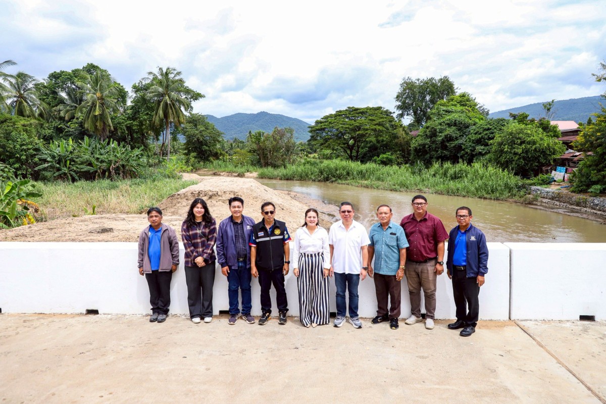 นายกจอย (นายกอบจ.ตาก)  ตรวจติดตามการทำงานของเครื่องจักร งานกำจัดวัชพืชที่ขวางทางน้ำ พื้นที่ ลำห้วยแม่สลิด งบประมาณ 77,784 บาท